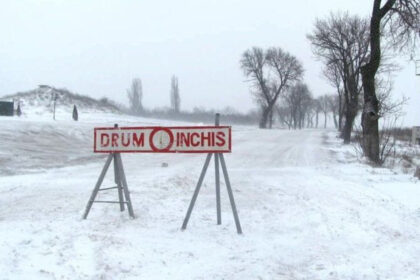 dn 24c din iasi inchis circulatiei pana vineri din cauza viscolului camioanele care intra in r moldova parcate la vama costesti 6960937f0d1d3