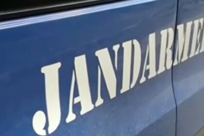 doi soferi care se amenintau reciproc cu un pistol si un cutit la un semafor din bucuresti imobilizati de jandarmi 6966661fb10c0