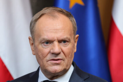 donald tusk il critica pe trump dupa afirmatia ca zelenski ar fi un obstacol pentru pace rusia a respins planul a lansat noi atacuri 6968feb333c0a