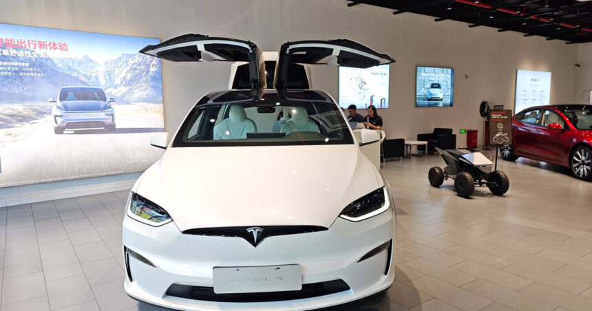 elon musk a anuntat ca tesla nu va mai produce cele mai scumpe modele ale sale compania isi dubleaza investitiile in roboti optimus 697b428a44aa7