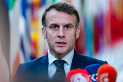 emmanuel macron interzicem retelele sociale pentru copiii sub 15 ani franta vrea sa restrictioneze accesul la telefoane in licee 697673e2d0c7c
