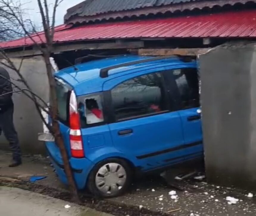 exclusiv un sofer beat a intrat cu masina intr o casa la sacele locuinta a fost grav afectata galerie foto video 695f6e98301ed