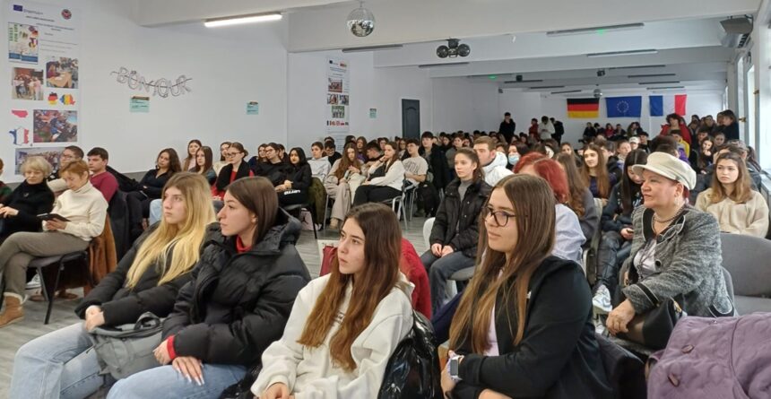 foto lansare de carte si dialoguri despre importanta lecturii la liceul teoretic nicolae balcescu medgidia de ziua culturii nationale 696935185cf2f