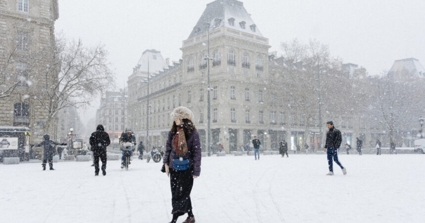 franta puternic afectata de ninsori si polei transportul in comun traficul rutier si zborurile aeriene sunt serios bulversate 695e253e3af2a