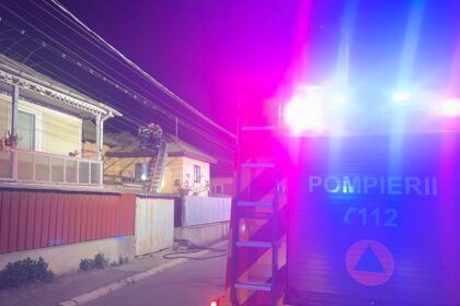 incendiu in cumpana un garaj a luat foc mai multe echipaje de pompieri sunt la fata locului 696bf0ca71206