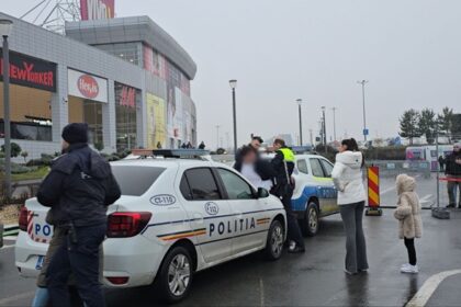 incendiu in parcarea vivo mall arde un autocar 6975b450093d3