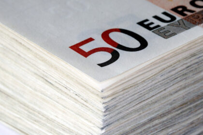 ministerul finantelor planuieste emisiuni de euroobligatiuni de 10 miliarde de euro in acest an 697a3e3bd84e4