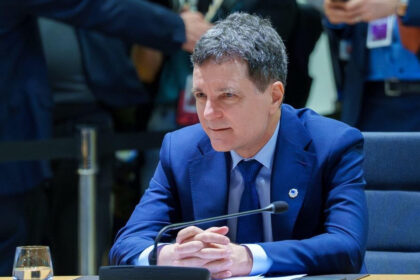 nicusor dan sfatuieste elevii sa faca facultatea in romania exista riscul sa pierzi ceva semnificativ 6974a0507a121