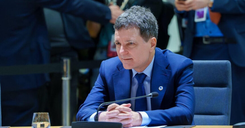 nicusor dan sfatuieste elevii sa faca facultatea in romania exista riscul sa pierzi ceva semnificativ 6974a0507a121