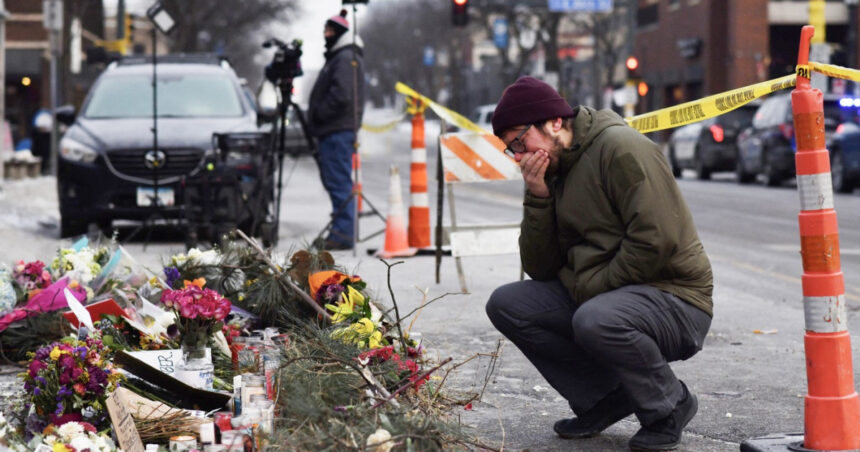 nu m au lasat sa trec era in stare critica medic blocat de agentii ice sa acorde primul ajutor barbatului impuscat in minneapolis 69764d3f079b8