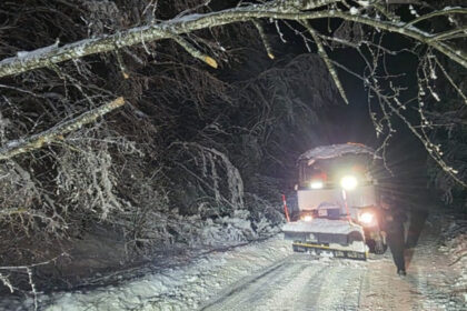 patru drumuri judetene din alba blocate de ninsori rute alternative pentru soferi 6960035e7cd30