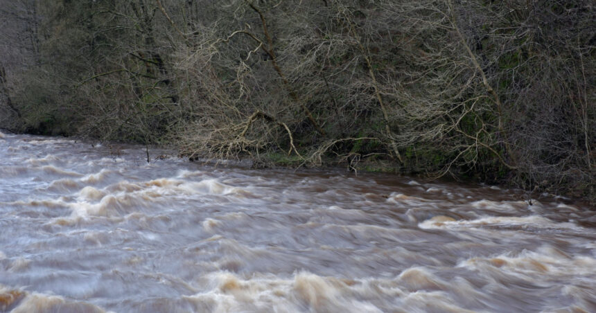 pericol de inundatii hidrologii au emis cod galben si portocaliu de viituri in mai multe judete ale tarii 695e3dea85855