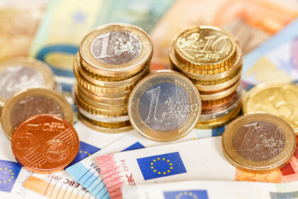 polonia amana adoptarea euro ministrul finantelor economia creste mai rapid decat media ue 6975fc7c9fb71