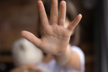 premiera in romania ordin de protectie impotriva unei mame care timp de 6 ani si a tinut copilul departe de tatal sau 696a5396db316