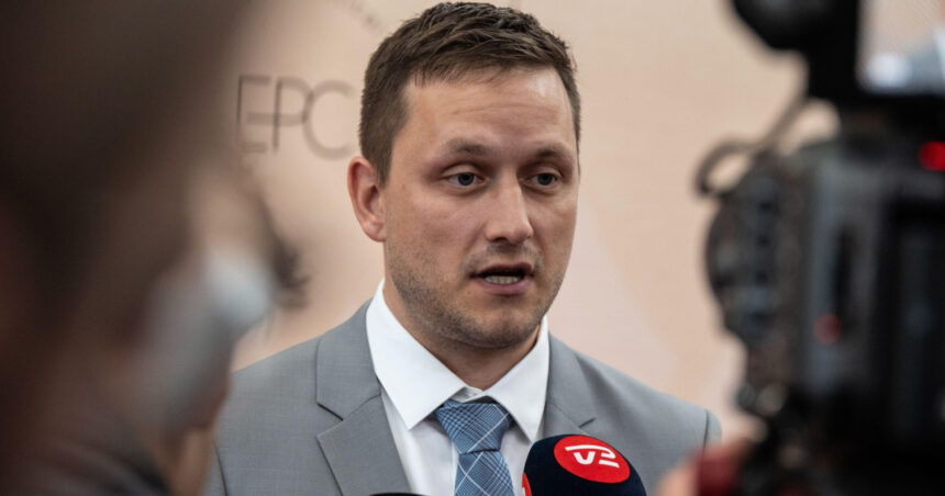 premierul groenlandei nimeni nu are dreptul sa incheie acorduri privind insula si regatul danemarcii 697282e97cd26