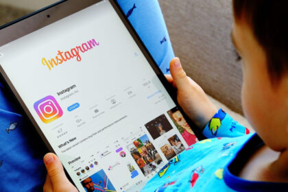 retelele sociale sub restrictii franta urmeaza exemplul australiei si vrea interzicerea accesului pentru adolescenti sub 15 ani 69669e80e7fb0
