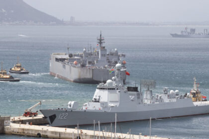 rusia s a alaturat navelor de razboi chineze si iraniene pentru exercitii militare in largul africii de sud 6961667673318