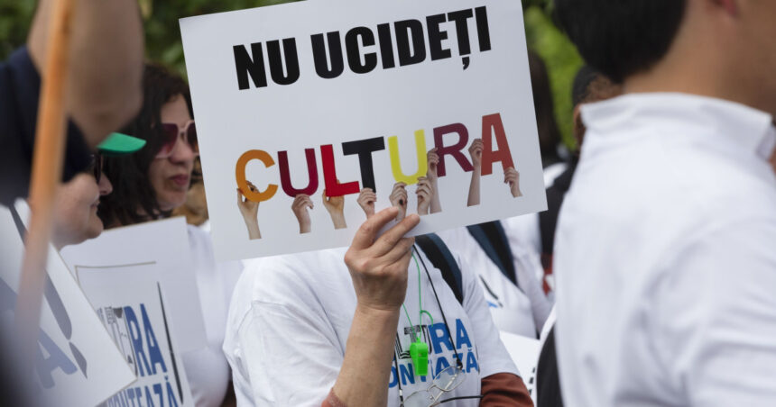 sindicatele din cultura protesteaza in intreaga tara ce revendica federatia culturmedia 6968c9e3d2f09
