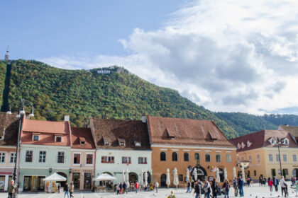 tot mai multe orase din romania au introdus taxe pentru turisti de la 1 ianuarie 2026 cati bani vor incasa primariile 6961506516234