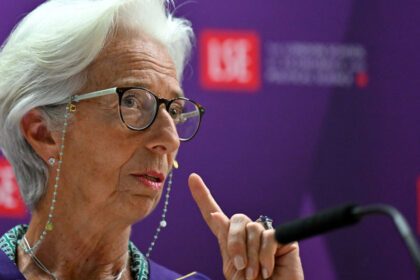 ultimul act al celei care se autointituleaza doamna criza a europei christine lagarde vom trai intr o lume fragmentata 696272f370be5