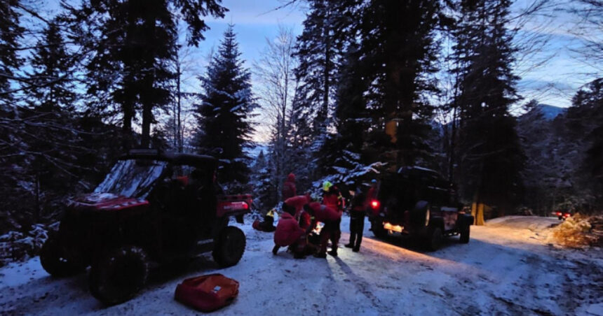 un turist a cazut peste 70 de metri cu atv ul intr o rapa din muntii baiului salvamontistii au intervenit de urgenta 6962bb727524d