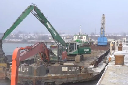 video a fost finalizat primul port construit in romania dupa revolutie are o capacitate de 650 000 de tone de marfuri pe an 696f60324a517