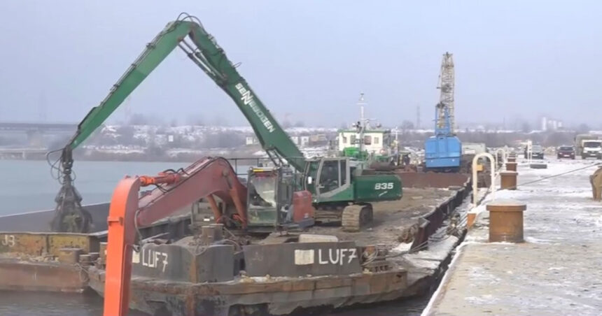 video a fost finalizat primul port construit in romania dupa revolutie are o capacitate de 650 000 de tone de marfuri pe an 696f60324a517