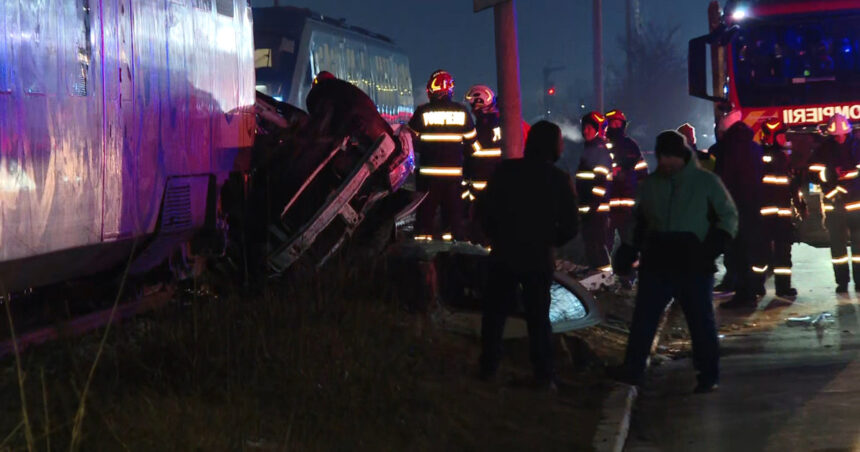 video accident grav in chiajna masina lovita de tren un barbat scos inconstient din autoturism 696ff8a9594b5