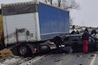video accident grav in judetul suceava au fost implicate un autoturism un microbuz si un tir 696568ff9401f