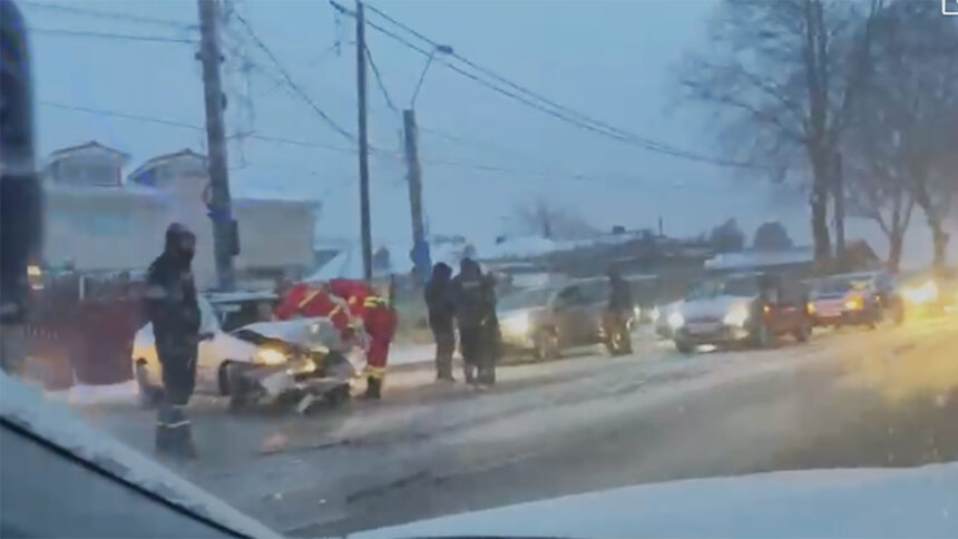 video accident rutier pe bulevardul i c bratianu din constanta o victima este incarcerata dupa ce un camion si un autoturism s au ciocnit 695fc9888af81