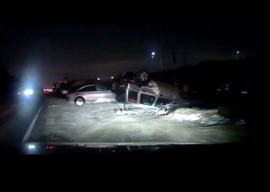 video doua autoturisme s au ciocnit la intrare in constanta unul s a rasturnat momentul surprins de o camera de bord 696ea921e616e