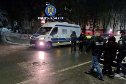 video doua femei incatusate de politistii din medgidia sub acuzatii ca au vrut sa convinga o batrana victima in alt dosar sa si schimbe declaratiile 696f4e1e4bec9