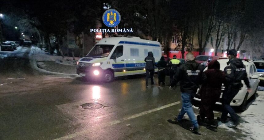 video doua femei incatusate de politistii din medgidia sub acuzatii ca au vrut sa convinga o batrana victima in alt dosar sa si schimbe declaratiile 696f4e1e4bec9