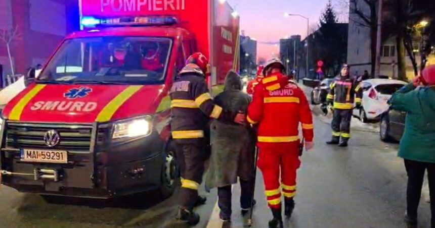 video explozie intr un bloc din alba iulia zeci de persoane evacuate doi raniti un barbat cu arsuri grave va fi dus in strainatate 696b3f2b2c1b4