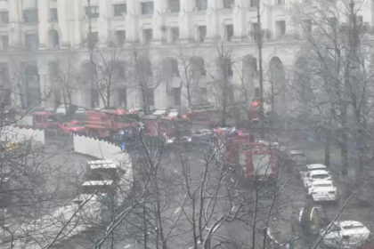 video incendiu la ministerul finantelor pompierii au intervenit cu mai multe autospeciale traficul in zona este blocat 695f9d6860bb7