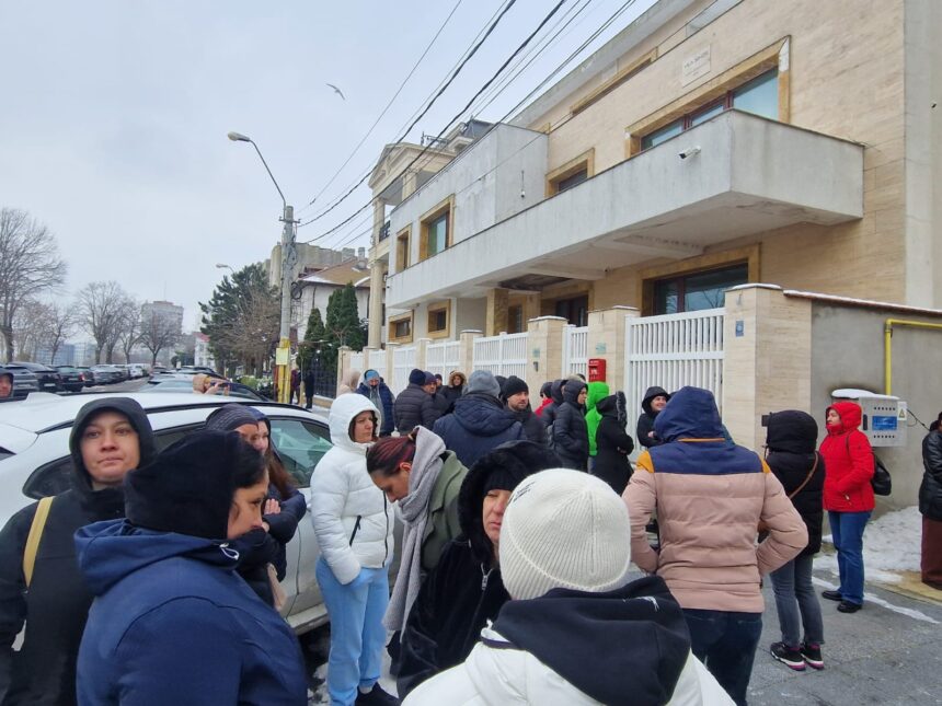 video mai multi parinti si elevi ai liceului din cobadin protesteaza in fata isj constanta sunt contestate modificarile aduse unitatii de invatamant 696a19a8411c2