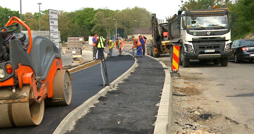 video primaria unui mare oras din romania obligata de instanta sa asfalteze si sa puna trotuare reclamanta a primit si despagubiri morale 6969fbb6c46ad