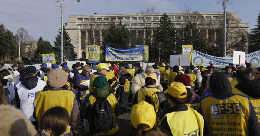video profesorii ies din nou in strada o greva de avertisment ar putea avea loc chiar in timpul simularilor de examene nationale 697dde5609402