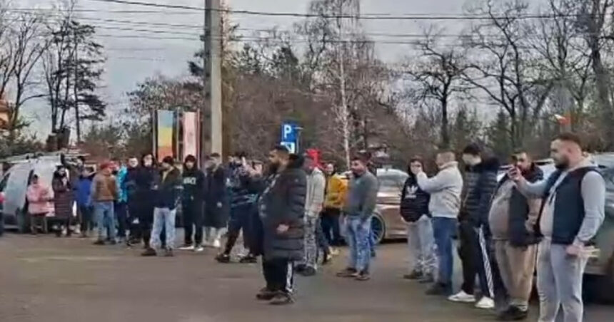 video revolta in comuna in care sta baiatul de 13 ani implicat in uciderea lui mario localnicii cer sa plece sa i se aplice pedeapsa 697642ab75a93