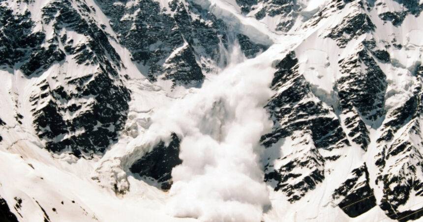 video risc de avalansa pe muntii din romania salvamont unde vedem acumulari mari de zapada trebuie sa fim foarte atenti 696cc1fb517c9