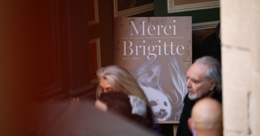 videofoto funeraliile lui brigitte bardot mireille mathieu a cantat a cappella omagiul adus de gypsy kings la finalul ceremoniei 69633076df266