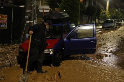 videofoto ploile torentiale fac ravagii in grecia doi morti si sute de interventii ale pompierilor in atena 6971e1345b534