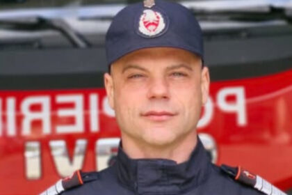 actiune rapida in piatra neamt un pompier a reusit sa scoata o femeie dintr o casa in flacari 699f4b8228b9d