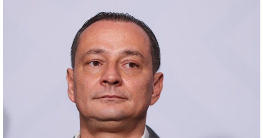 baluta il critica din nou pe ciucu prin tevi ar trebui sa circule agent termic nu lacrimi si politica 6989ff8de6d1a