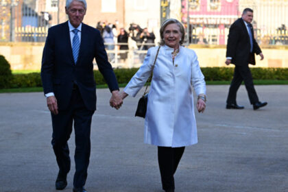 bill si hillary clinton cer audieri publice in cazul epstein sa incetam sa ne mai jucam si sa facem lucrurile cum trebuie 6986eb4175a4f