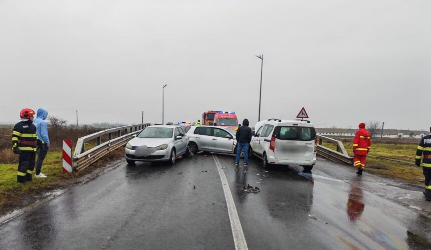 carambol cu patru masini implicate pe dn 2b doua victime transportate la spital traficul este blocat 6991aa466a050