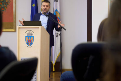 ciucu imi bat capul cu ministerul finantelor si in coalitie cum sa salvez primaria daca nu vom avea 55 miliarde intram in faliment 6985ab352c642