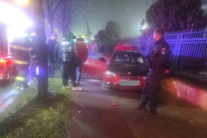 constanta un autoturism a intrat in gardul inspectoratului de jandarmi de pe strada mircea cel batran 698ec0d059292