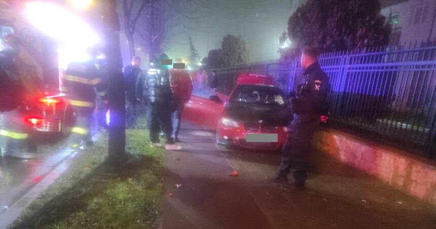 constanta un autoturism a intrat in gardul inspectoratului de jandarmi de pe strada mircea cel batran 698ec0d059292