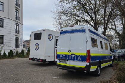 cruzime la harsova caine impuscat fara mila de un tanar baut 20 de cartuse au gasit politistii in masina suspectului 698477b495442